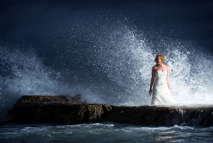 "Trash the Dress" shoot in Cuba